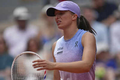 French Open 2025: Iga Swiatek fights back to reach Quarter-Finals | Tennis News